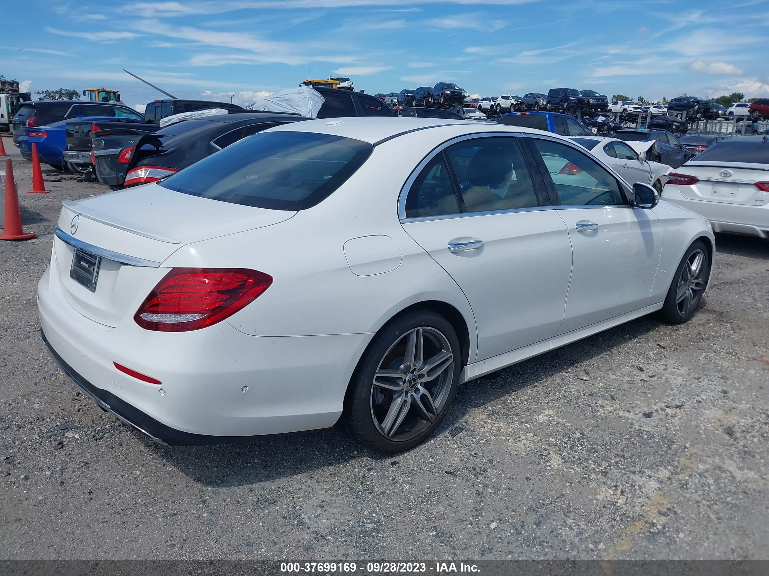 Photo 3 VIN: WDDZF4JB7JA426248 - MERCEDES-BENZ E-KLASSE 