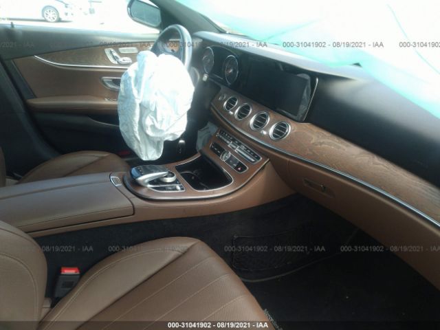 Photo 4 VIN: WDDZF4JB8JA307639 - MERCEDES-BENZ E-CLASS 