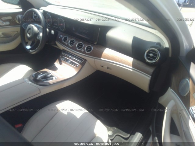 Photo 4 VIN: WDDZF4JB8JA352032 - MERCEDES-BENZ E-CLASS 