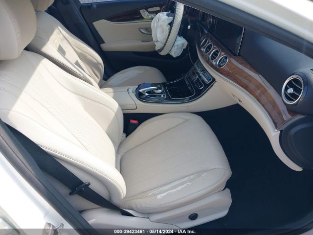 Photo 4 VIN: WDDZF4JB9HA121845 - MERCEDES-BENZ E 