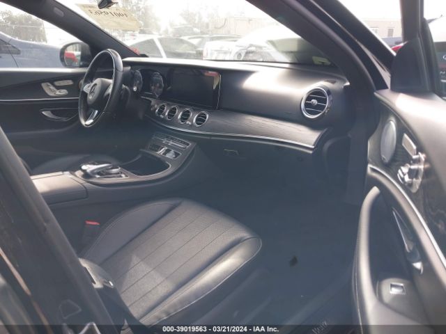 Photo 4 VIN: WDDZF4JB9JA325776 - MERCEDES-BENZ E 300 