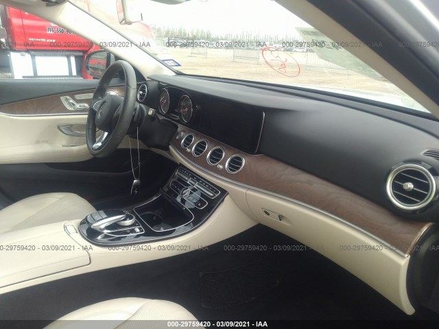 Photo 4 VIN: WDDZF4JBXHA077905 - MERCEDES-BENZ E-CLASS 