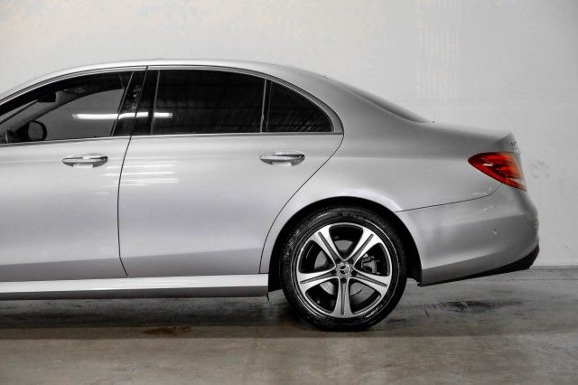 Photo 9 VIN: WDDZF4JBXJA430987 - MERCEDES-BENZ E-CLASS 