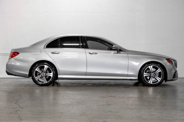 Photo 3 VIN: WDDZF4JBXJA430987 - MERCEDES-BENZ E-CLASS 