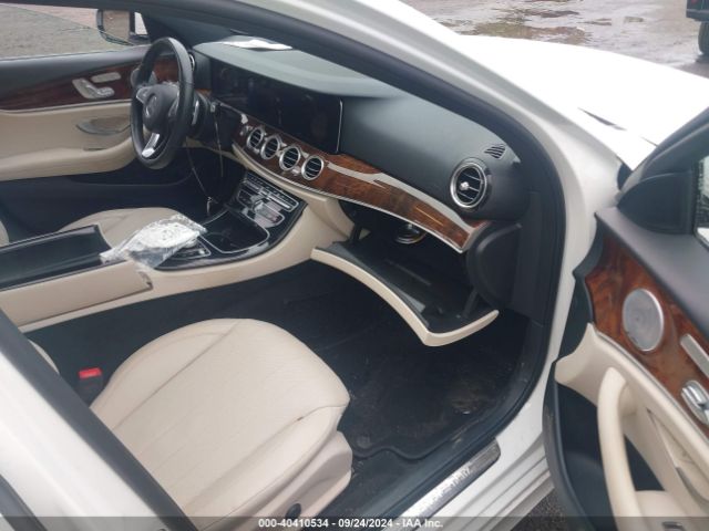 Photo 4 VIN: WDDZF4KB3JA315002 - MERCEDES-BENZ E-CLASS 