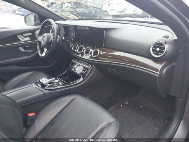 Photo 4 VIN: WDDZF4KB6JA481403 - MERCEDES-BENZ E 300 