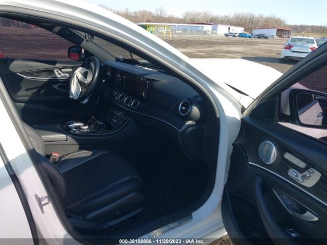 Photo 4 VIN: WDDZF4KB8JA399933 - MERCEDES-BENZ E 300 