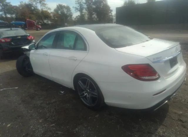 Photo 2 VIN: WDDZF8EBXLA733790 - MERCEDES-BENZ E-CLASS 