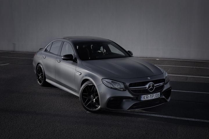 Photo 3 VIN: WDDZF8KB3JA446647 - MERCEDES-BENZ E63 S 