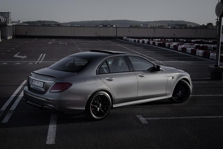 Photo 4 VIN: WDDZF8KB3JA446647 - MERCEDES-BENZ E63 S 