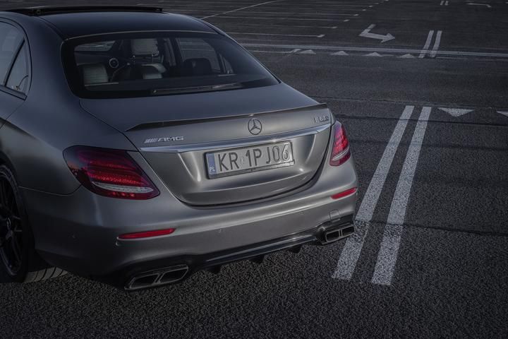 Photo 8 VIN: WDDZF8KB3JA446647 - MERCEDES-BENZ E63 S 