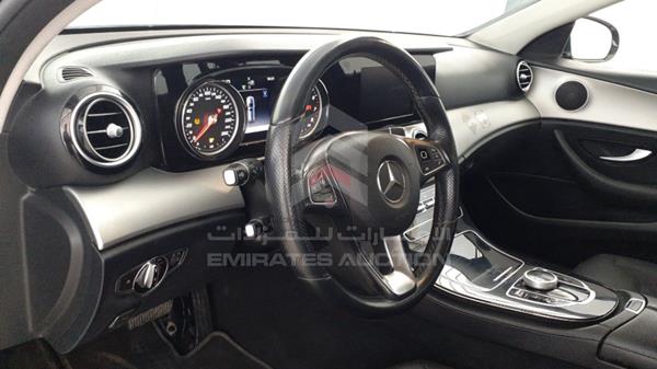 Photo 11 VIN: WDDZH4CB4JA349913 - MERCEDES-BENZ E 200 