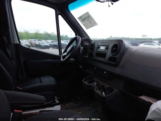 Photo 4 VIN: WDRPF1CD0KP061151 - FREIGHTLINER SPRINTER 2500 