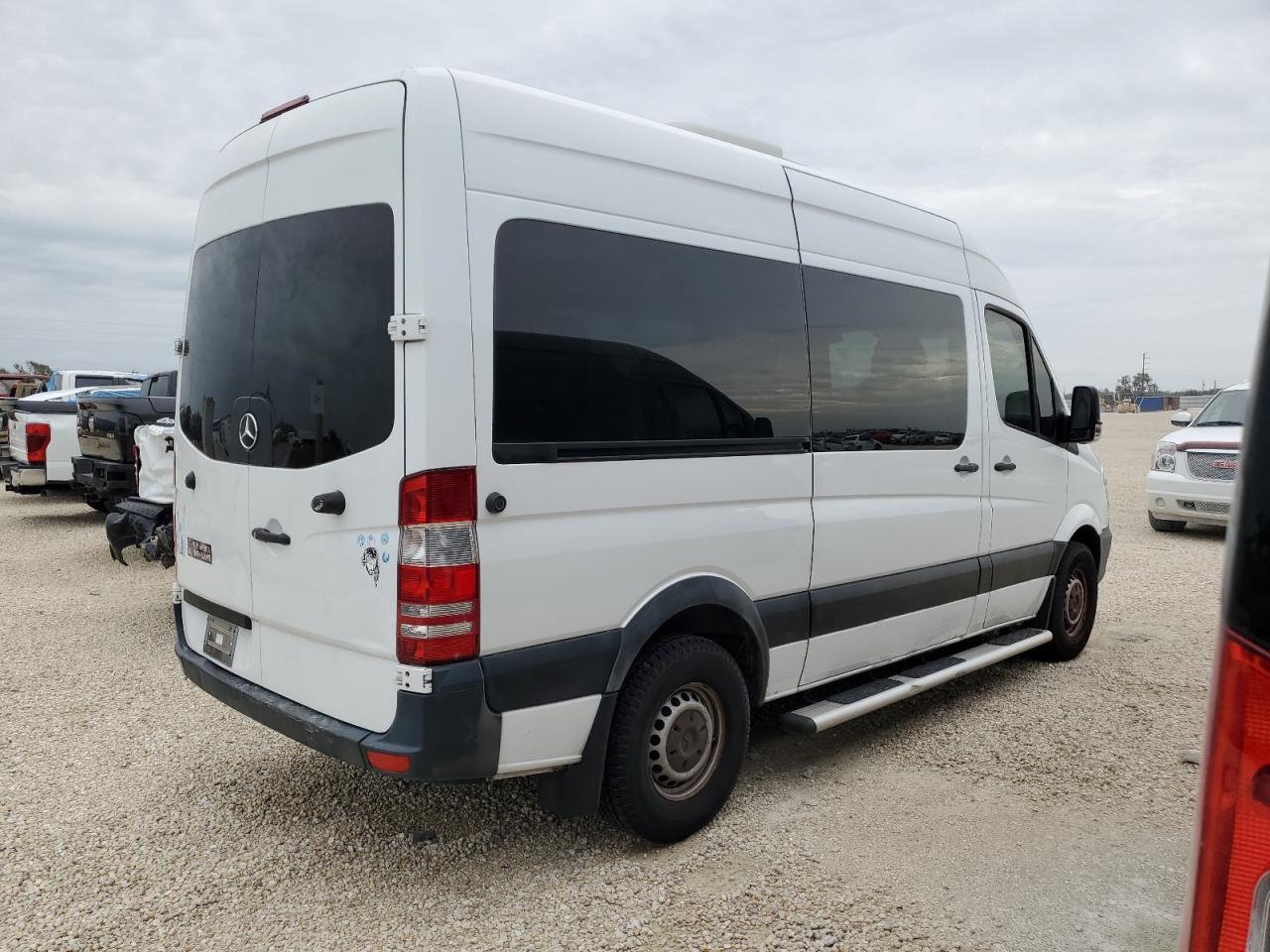 Photo 2 VIN: WDZPE7DC4F5965677 - MERCEDES-BENZ SPRINTER 