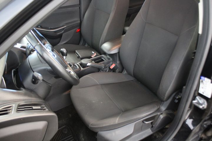 Photo 12 VIN: WF05XXGCC5EA37191 - FORD FOCUS 