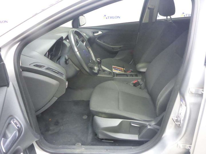 Photo 6 VIN: WF05XXGCC5HK15520 - FORD FOCUS 