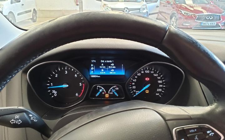 Photo 8 VIN: WF06XXGCC6HC52104 - FORD FOCUS 