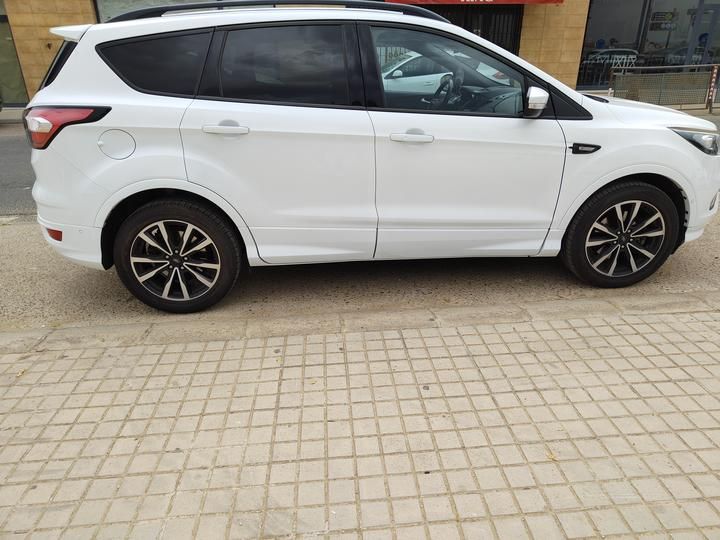 Photo 2 VIN: WF0AXXWPMAJT71617 - FORD KUGA SUV 