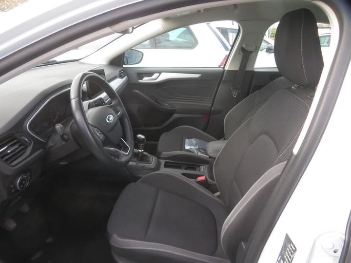 Photo 15 VIN: WF0NXXGCHNKE24623 - FORD FOCUS 