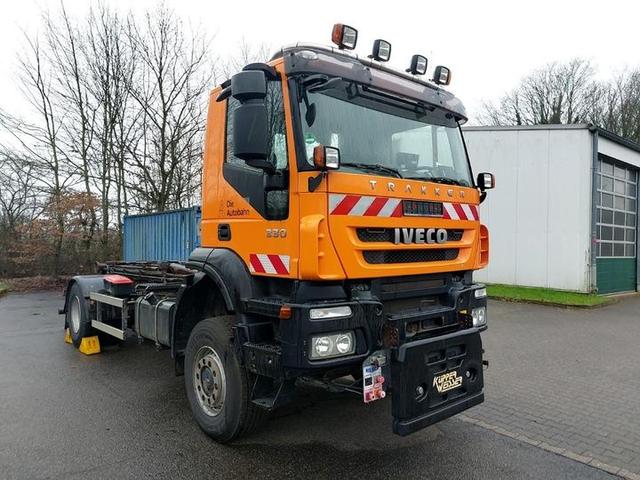 Photo 3 VIN: WJMB1VNT40C244819 - IVECO TRAKKER 330 