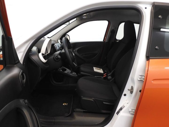 Photo 6 VIN: WME4530421Y185162 - SMART FORFOUR 