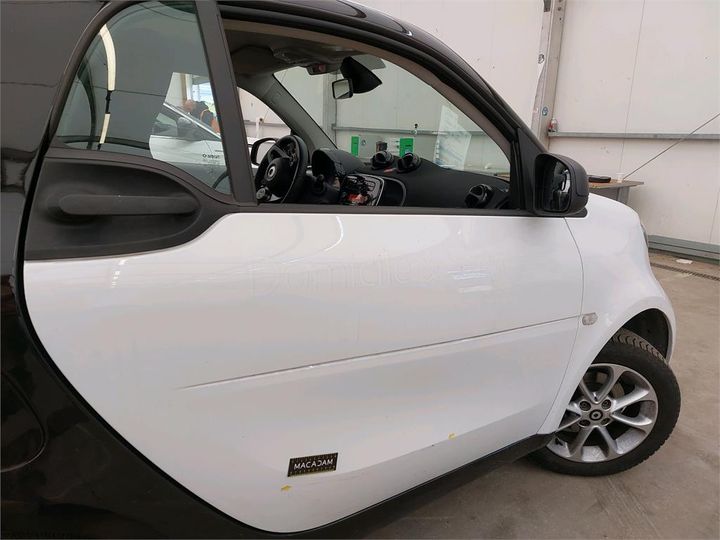 Photo 6 VIN: WME4533421K363121 - SMART FORTWO 