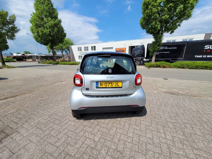 Photo 3 VIN: WME4533911K306912 - SMART FORTWO 