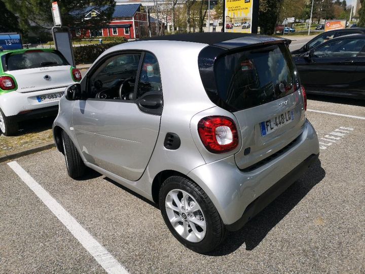 Photo 3 VIN: WME4533911K330447 - SMART FORTWO 