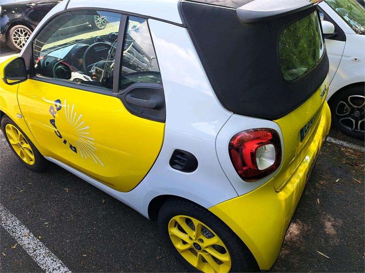 Photo 17 VIN: WME4534421K251637 - SMART FORTWO CABRIOLET 