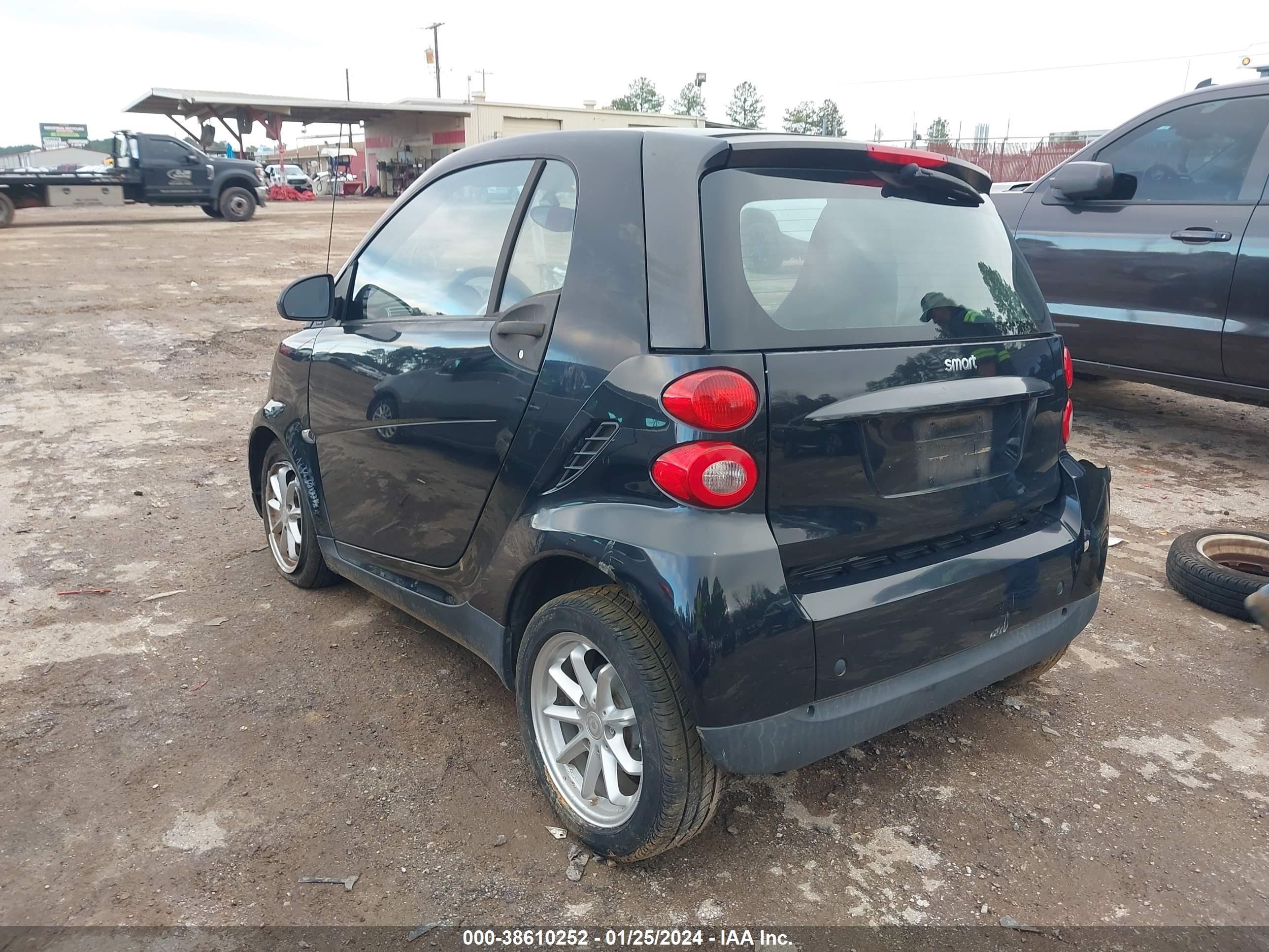 Photo 2 VIN: WMEEJ31X09K302536 - SMART FORTWO 