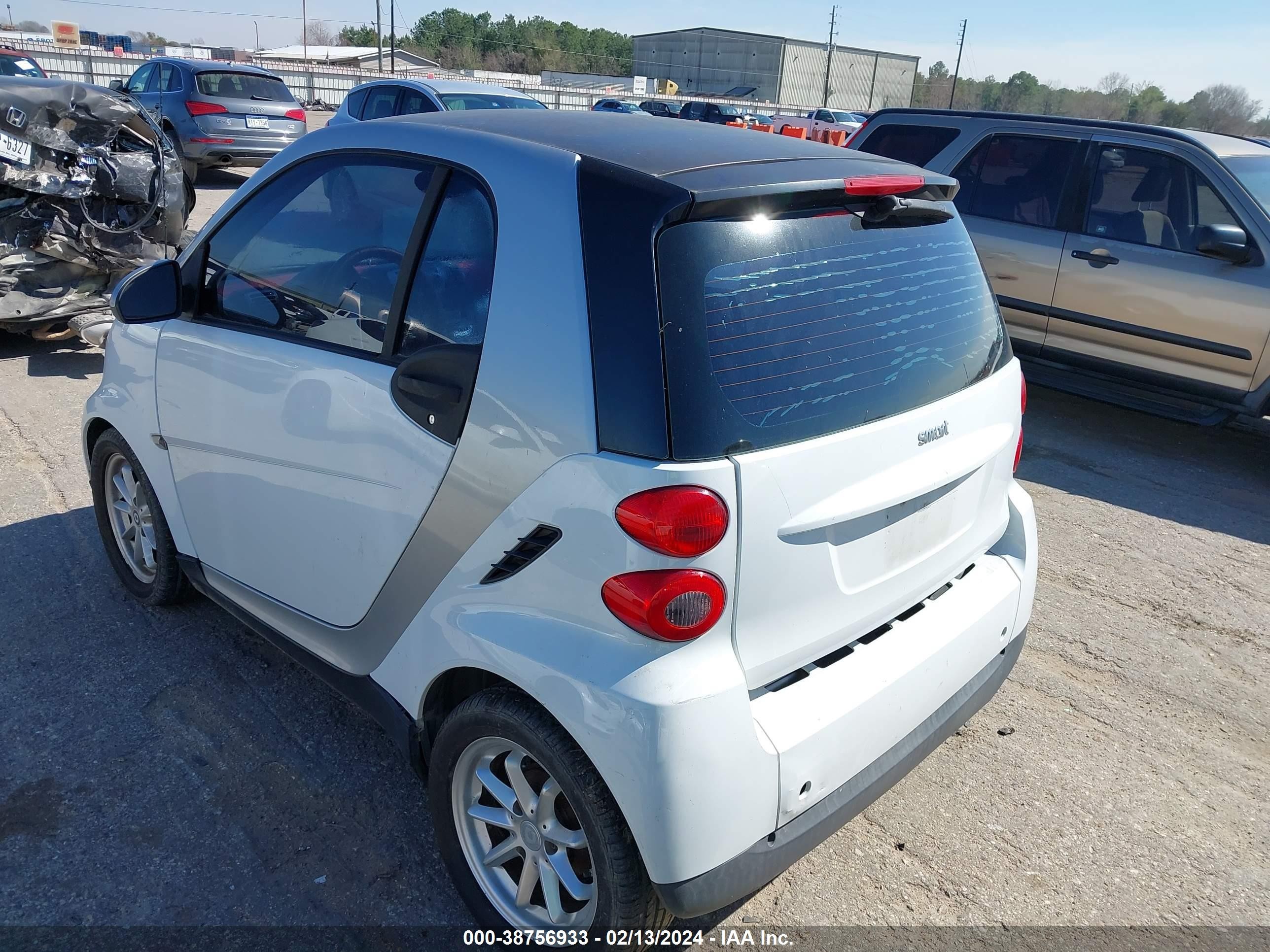 Photo 2 VIN: WMEEJ31X19K254920 - SMART FORTWO 