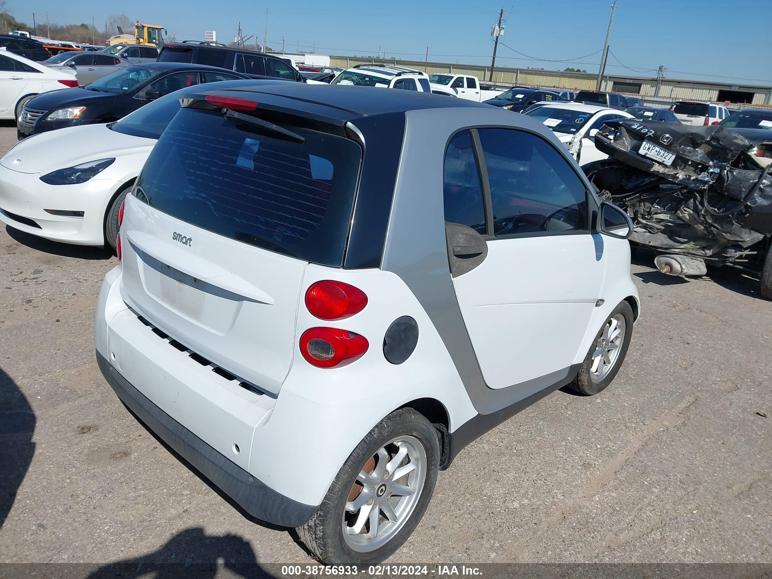 Photo 3 VIN: WMEEJ31X19K254920 - SMART FORTWO 