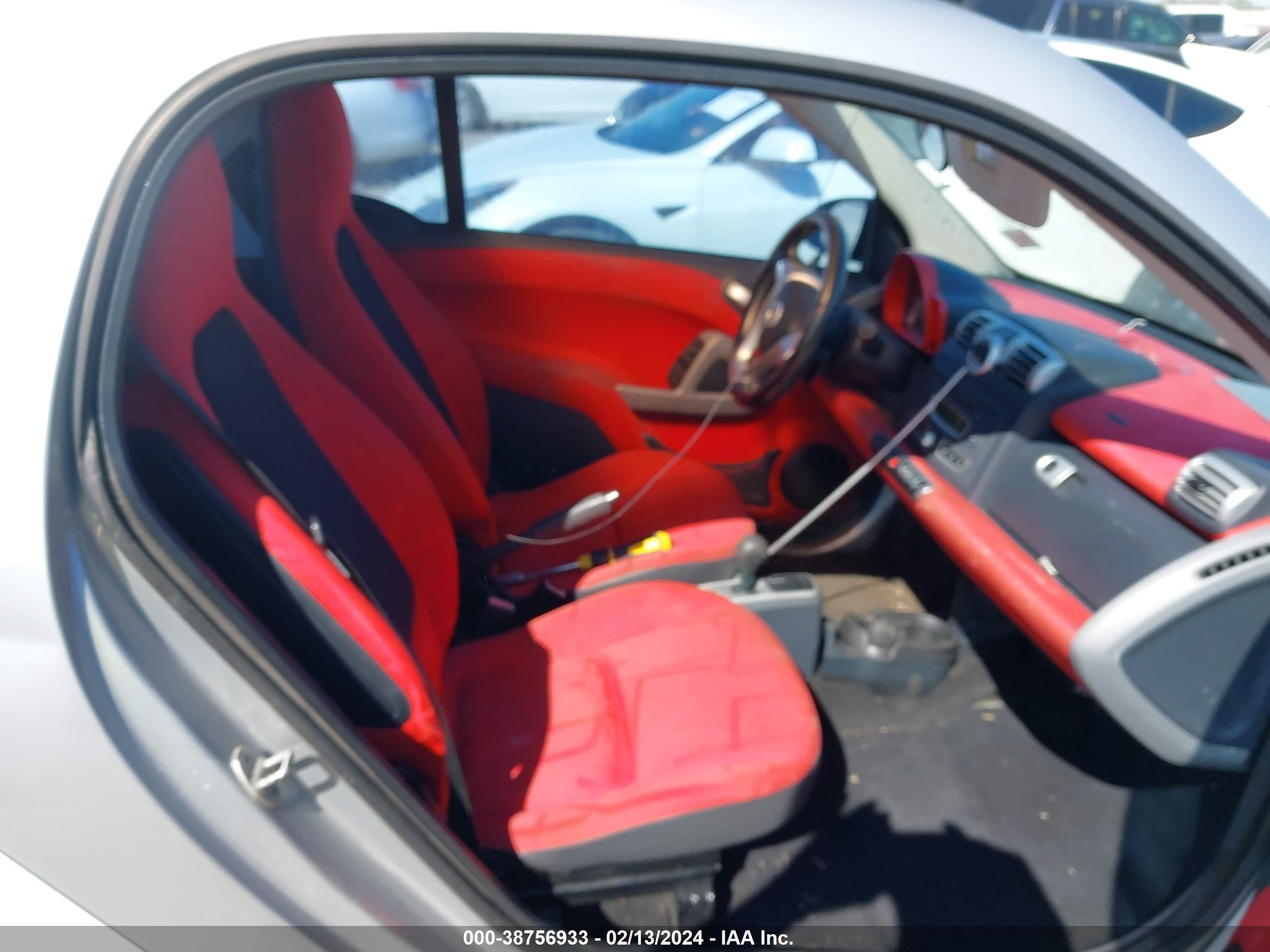 Photo 4 VIN: WMEEJ31X19K254920 - SMART FORTWO 