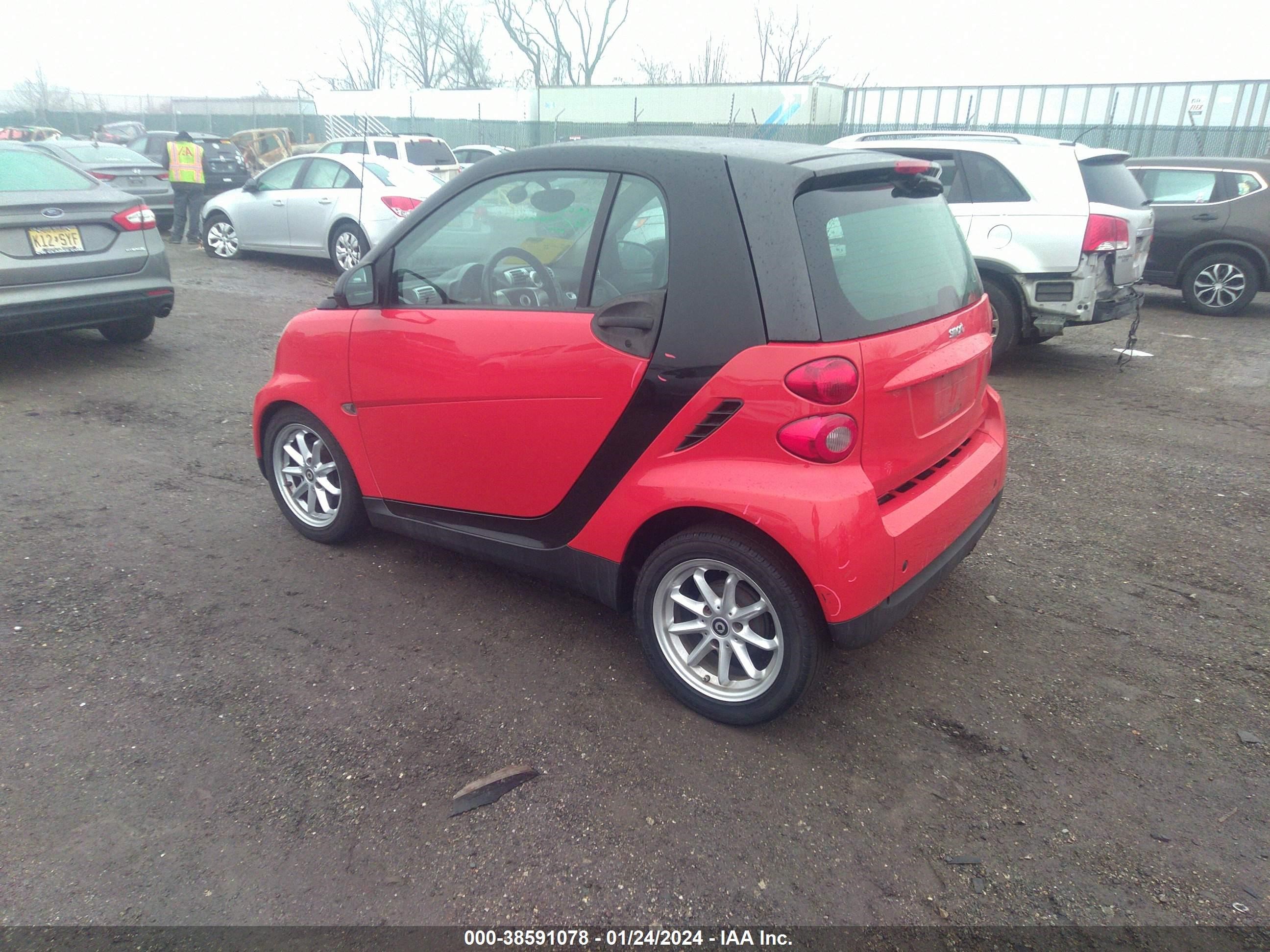 Photo 2 VIN: WMEEJ31X28K185041 - SMART FORTWO 