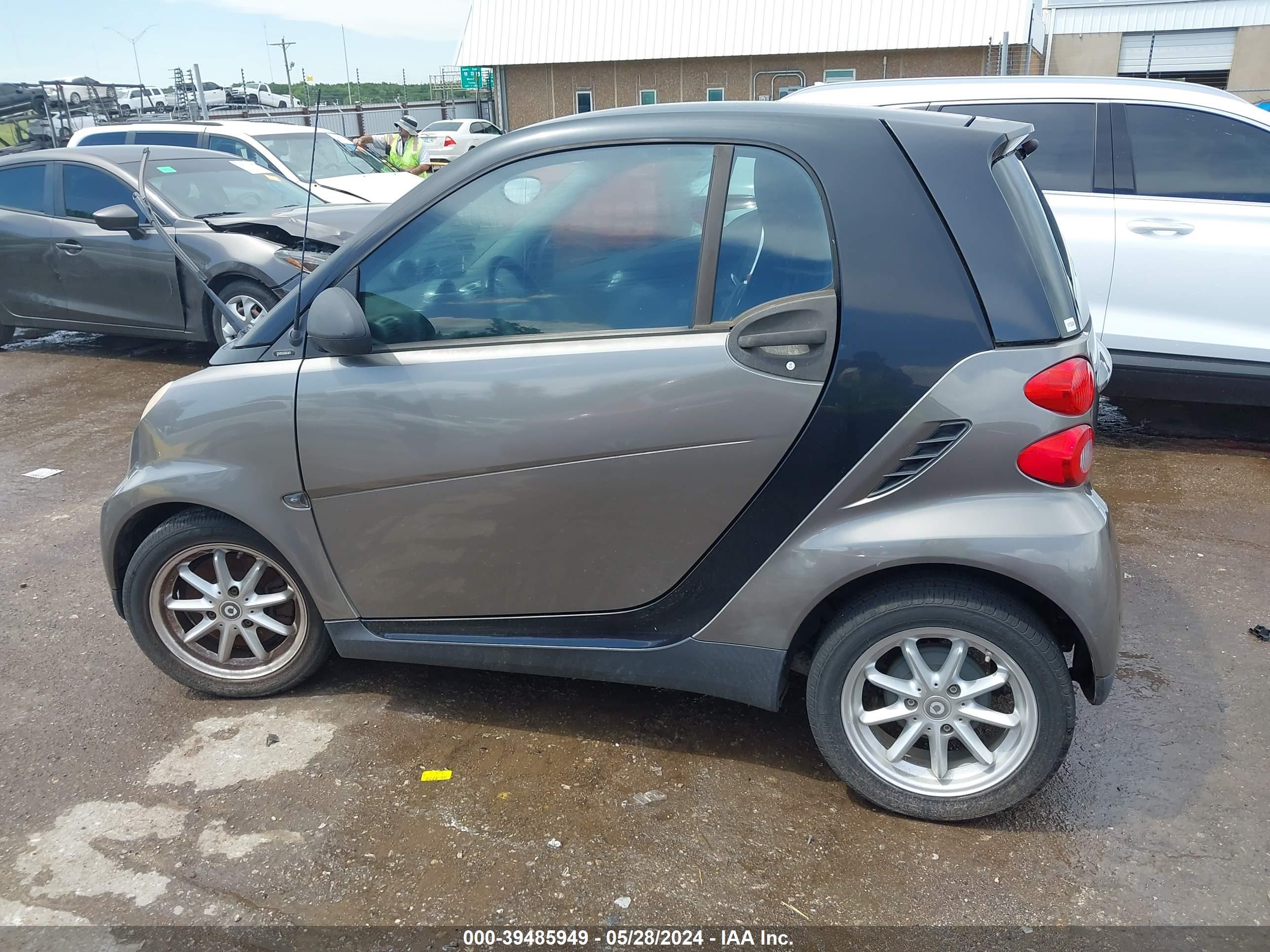 Photo 13 VIN: WMEEJ31X29K299834 - SMART FORTWO 