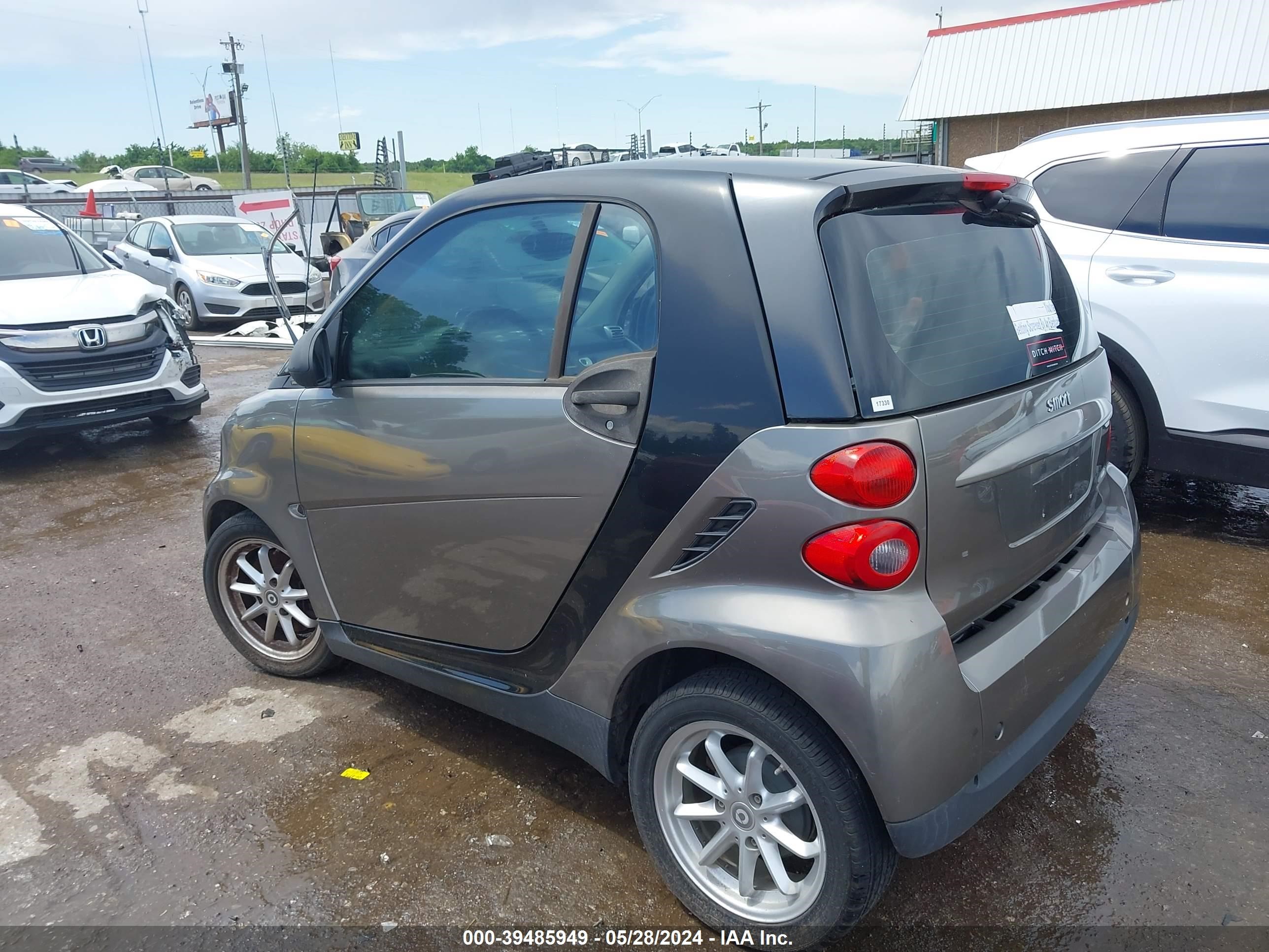 Photo 2 VIN: WMEEJ31X29K299834 - SMART FORTWO 