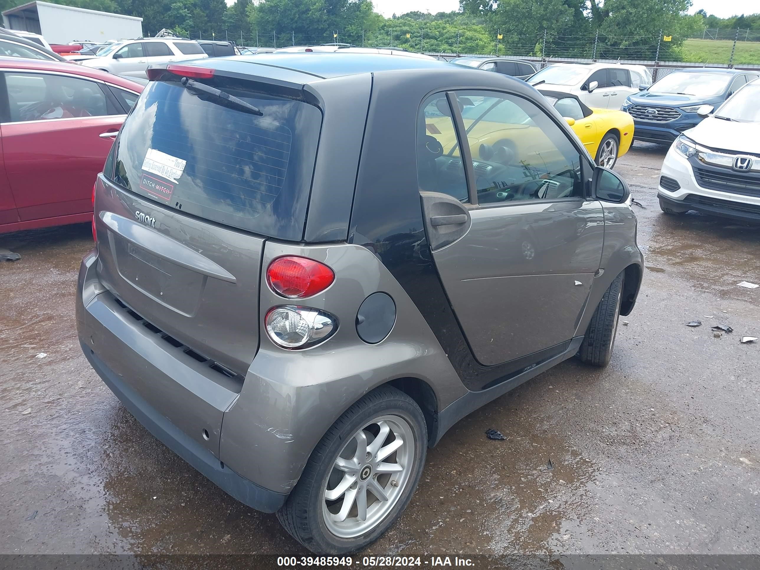 Photo 3 VIN: WMEEJ31X29K299834 - SMART FORTWO 