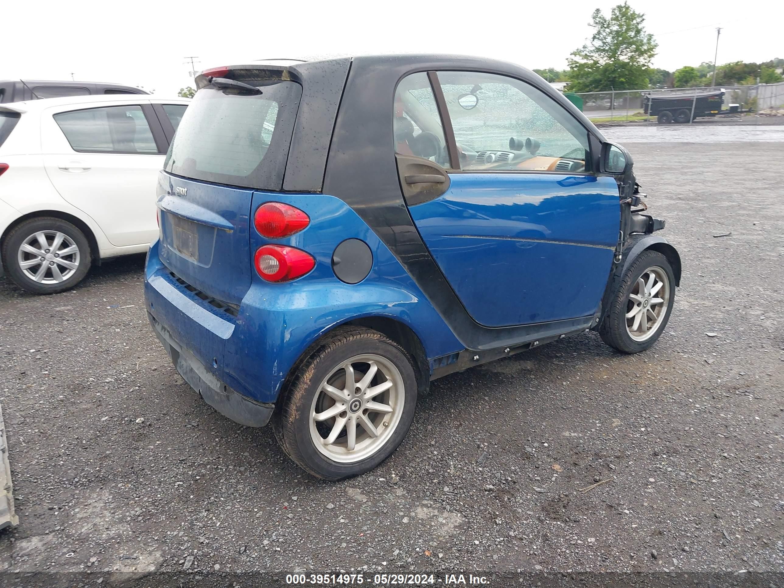 Photo 3 VIN: WMEEJ31X38K167759 - SMART FORTWO 