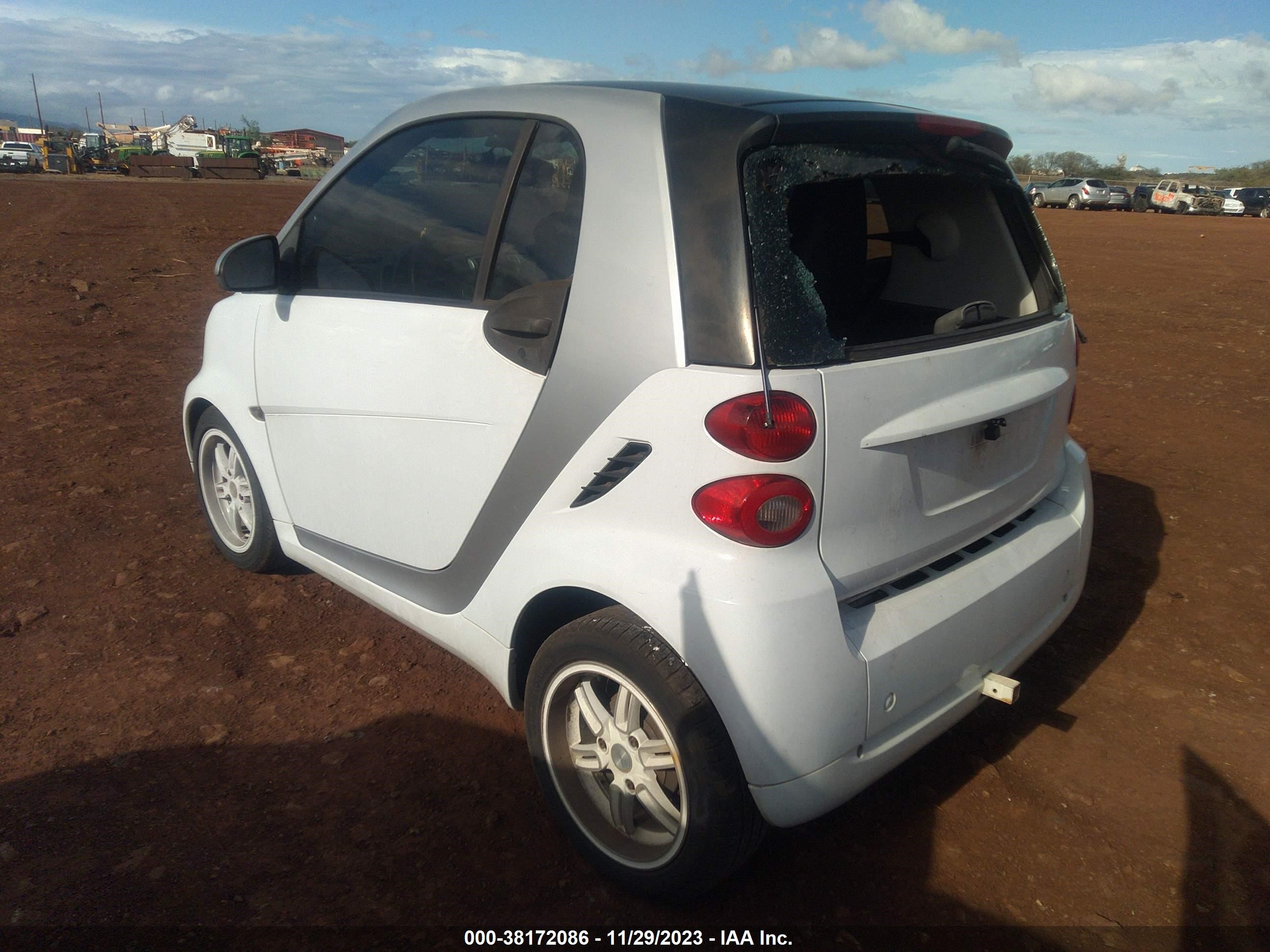 Photo 2 VIN: WMEEJ31X48K207797 - SMART FORTWO 