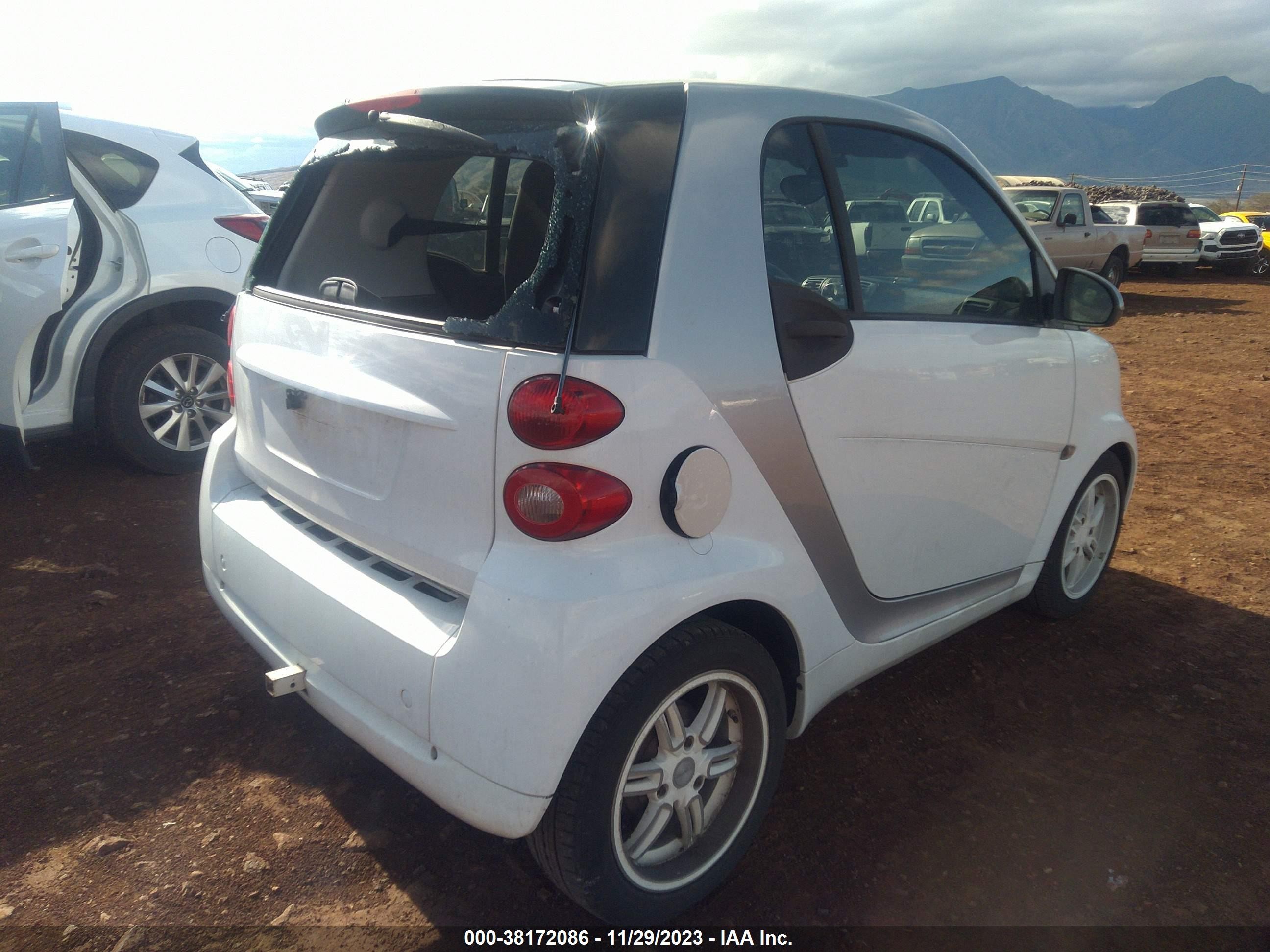 Photo 3 VIN: WMEEJ31X48K207797 - SMART FORTWO 