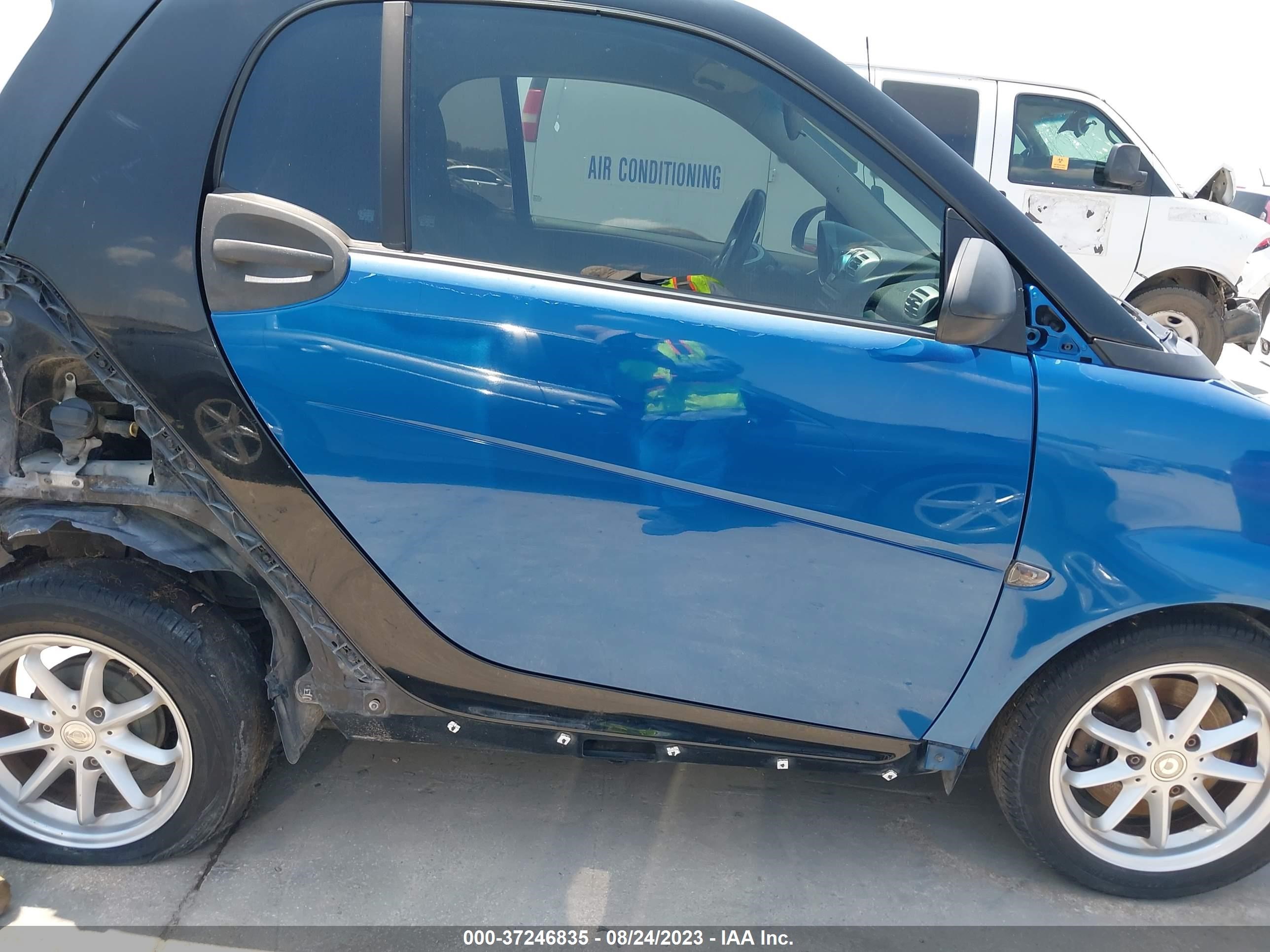 Photo 12 VIN: WMEEJ31X59K220463 - SMART FORTWO 