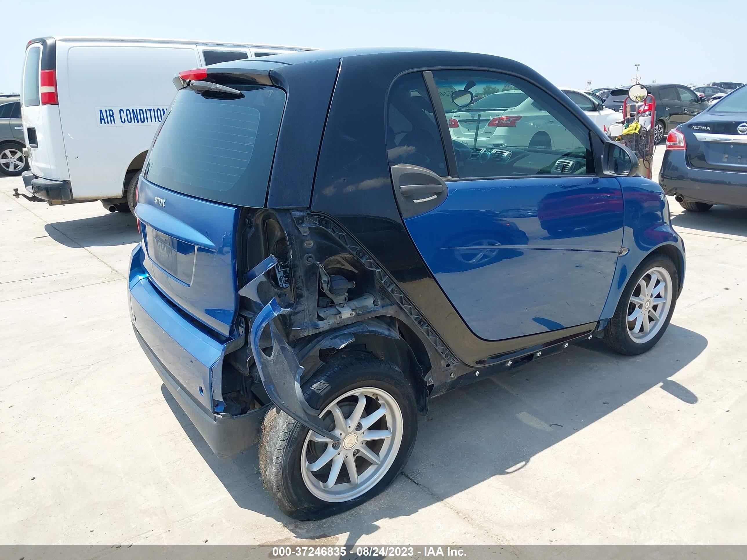 Photo 3 VIN: WMEEJ31X59K220463 - SMART FORTWO 