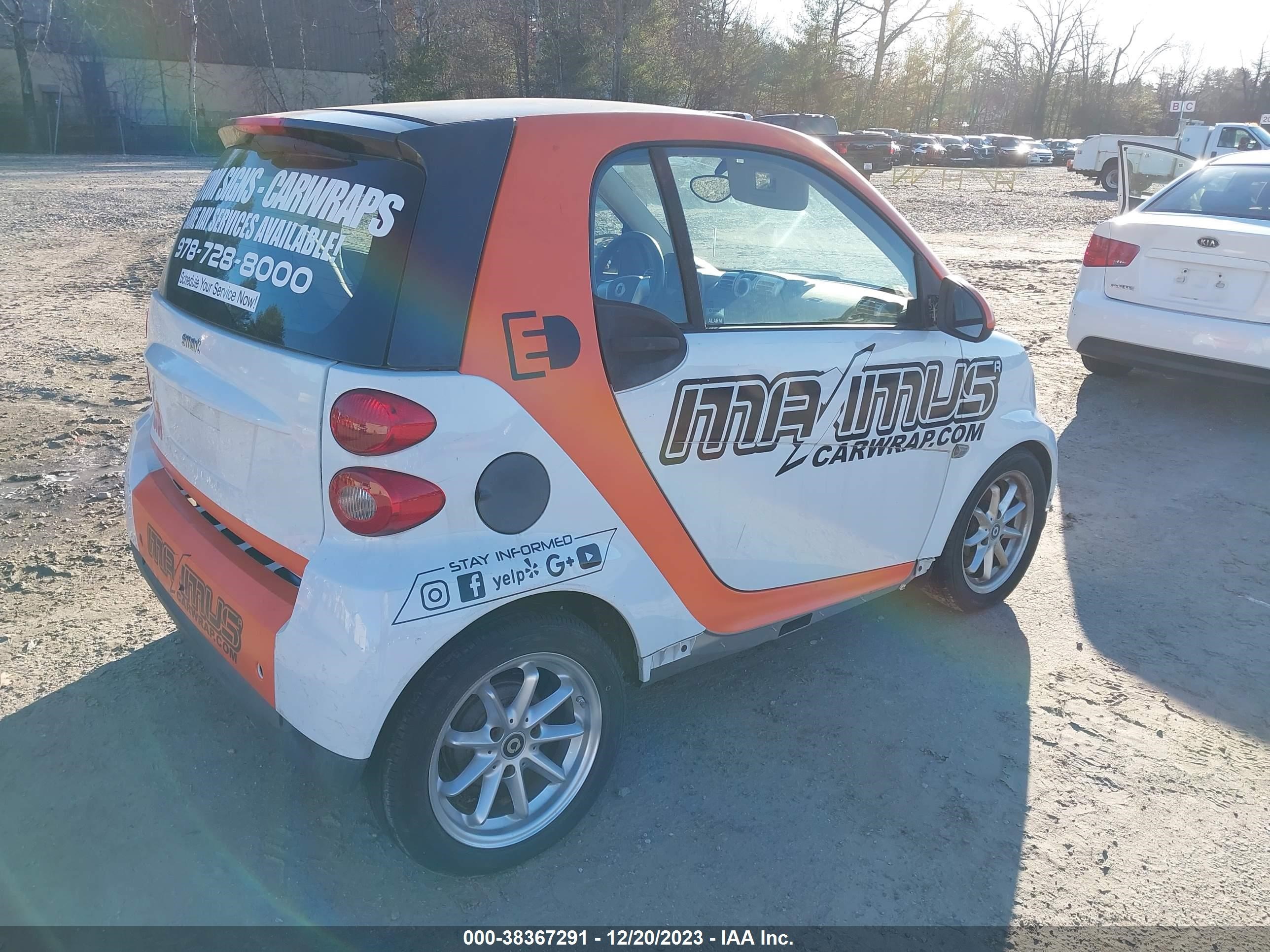 Photo 3 VIN: WMEEJ31X78K114093 - SMART FORTWO 