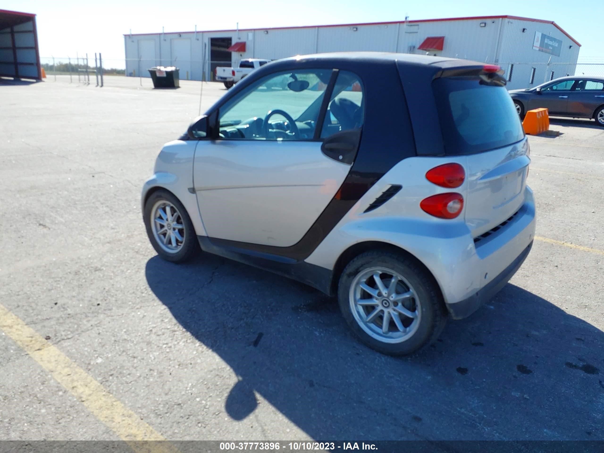 Photo 2 VIN: WMEEJ31X79K276582 - SMART FORTWO 