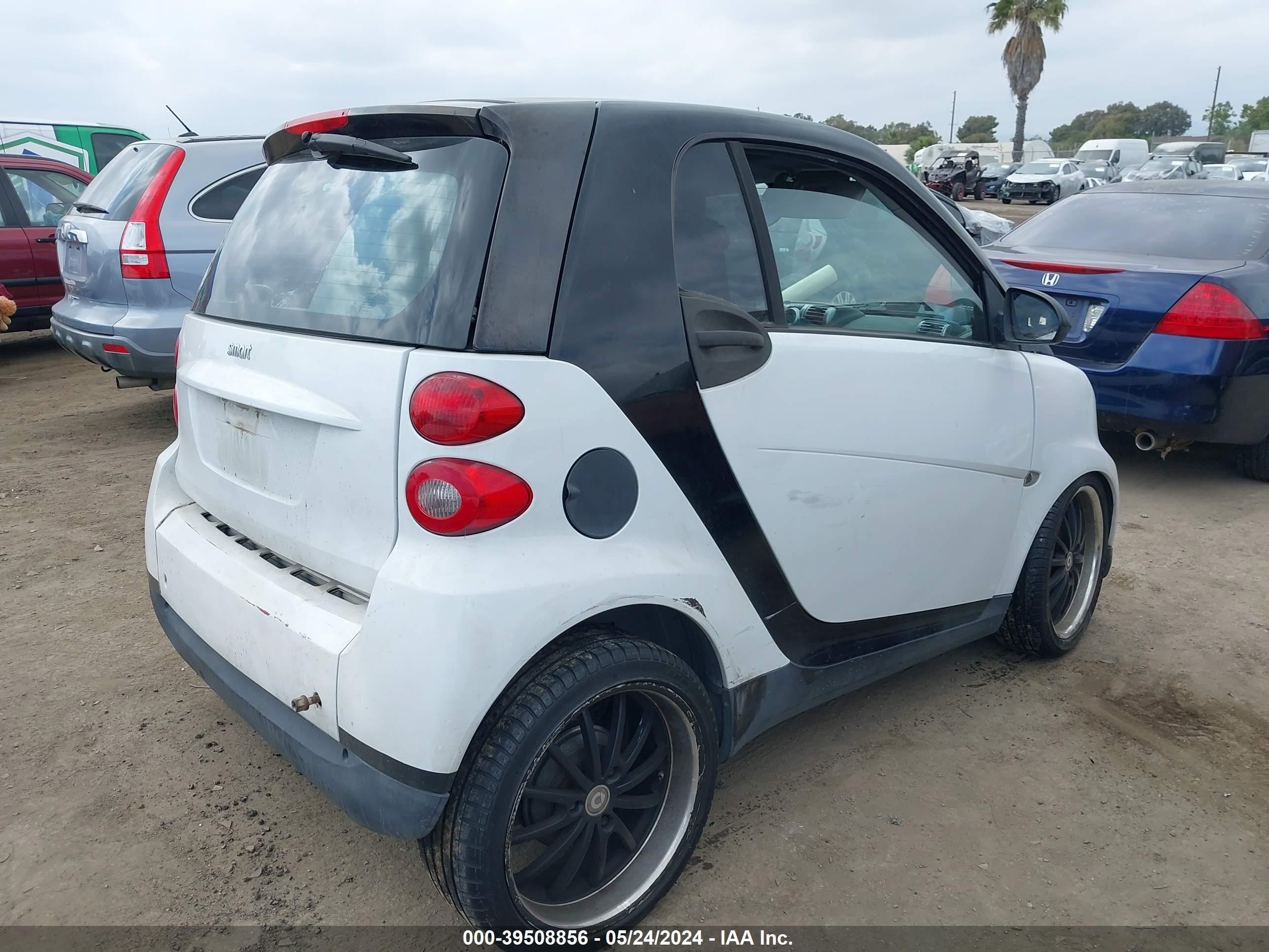 Photo 3 VIN: WMEEJ31X79K331984 - SMART FORTWO 