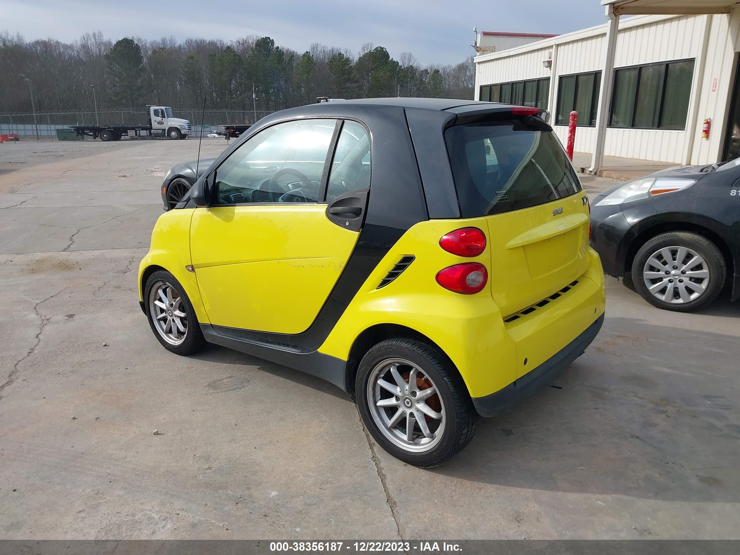 Photo 2 VIN: WMEEJ31X98K128125 - SMART FORTWO 