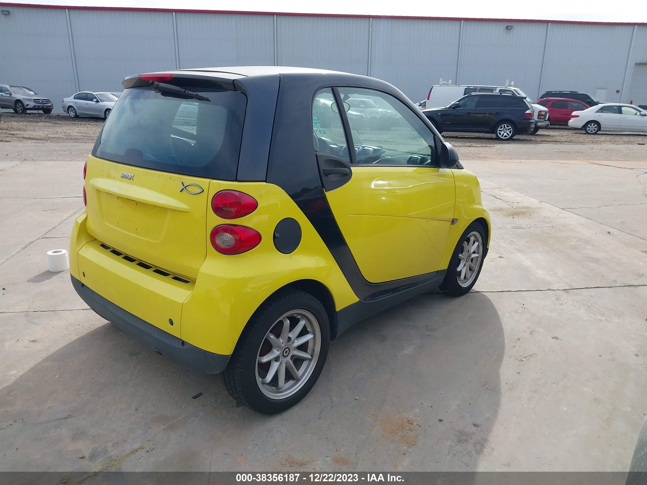 Photo 3 VIN: WMEEJ31X98K128125 - SMART FORTWO 