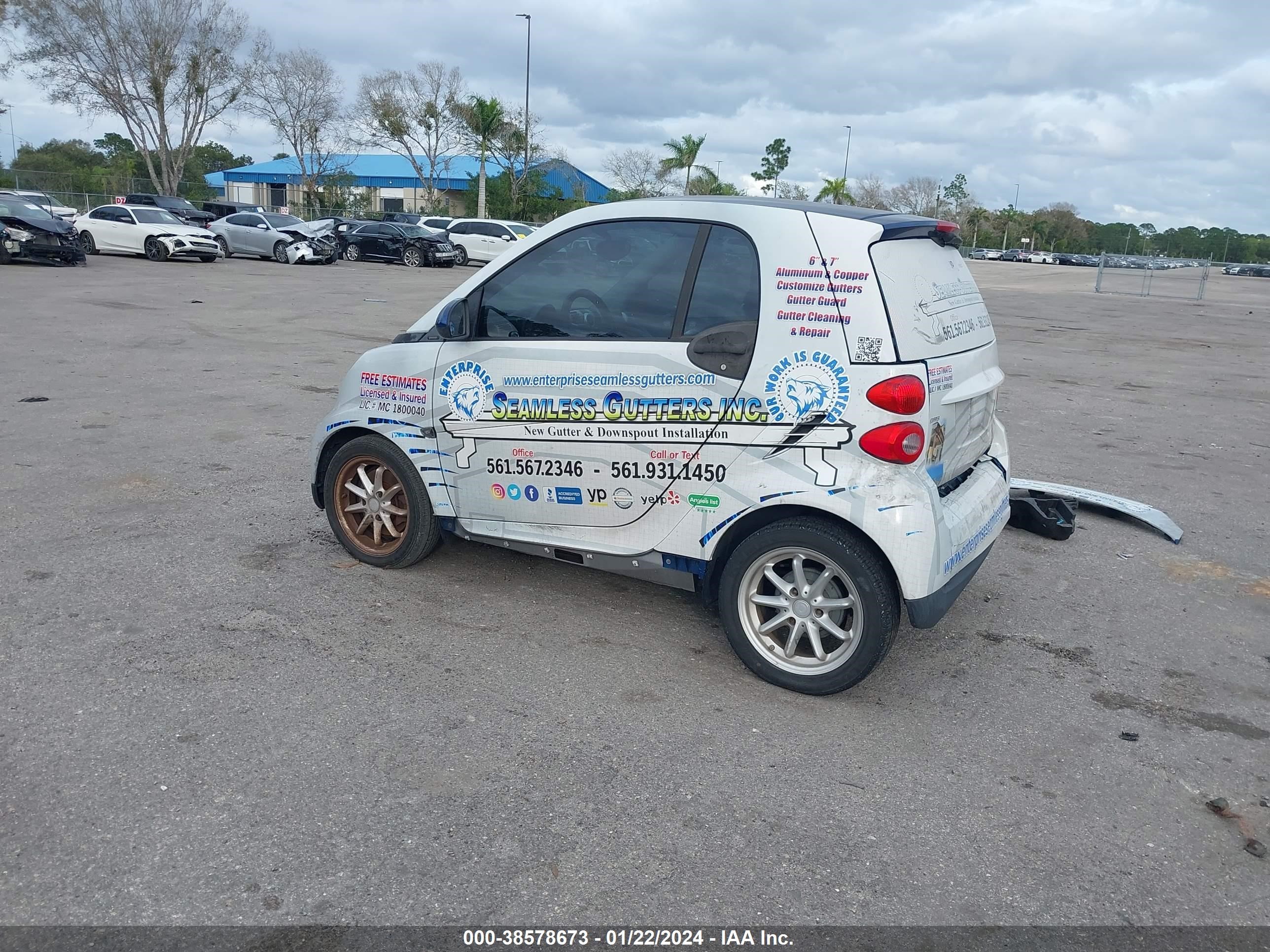 Photo 2 VIN: WMEEJ31X98K181925 - SMART FORTWO 