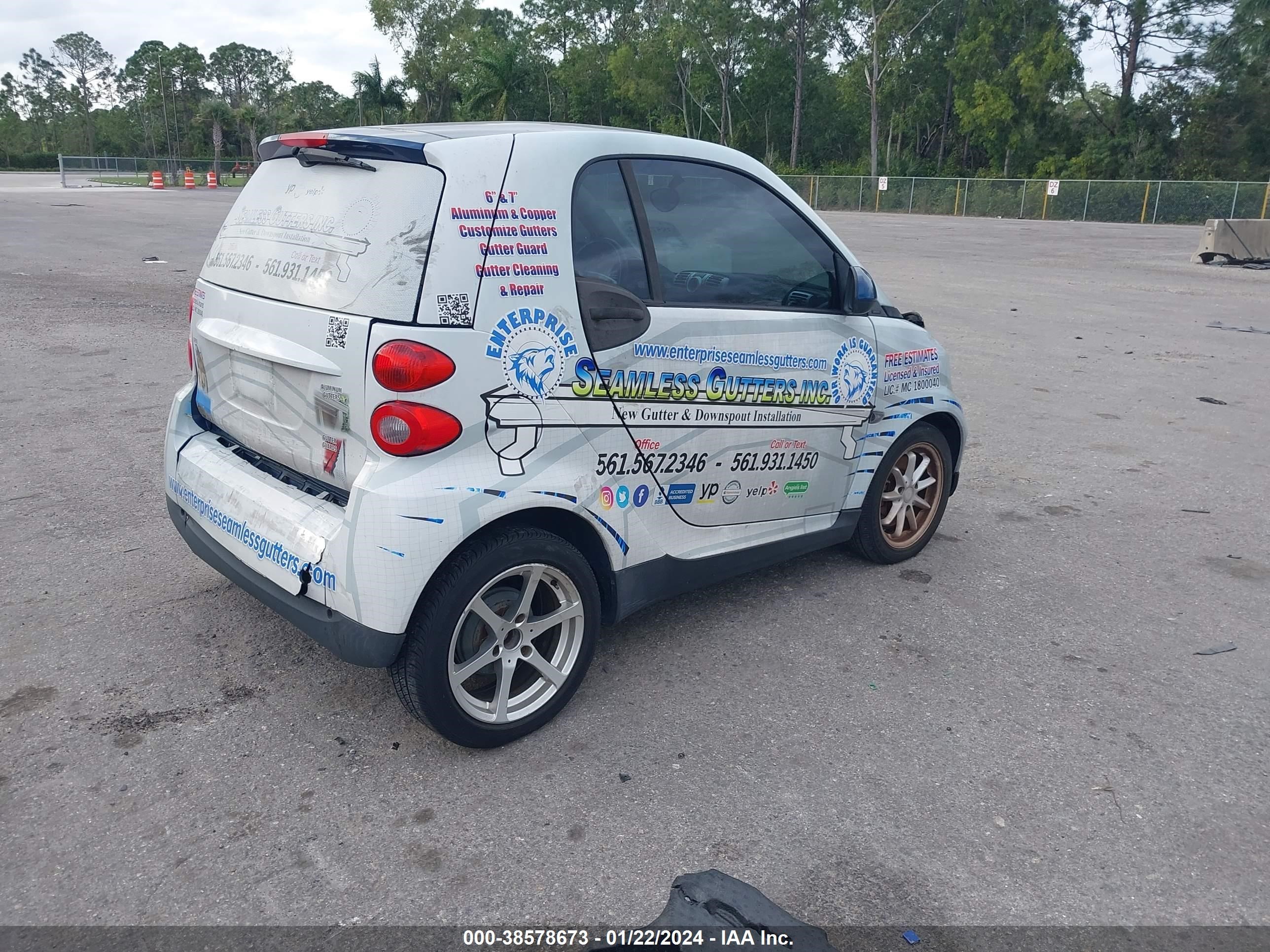 Photo 3 VIN: WMEEJ31X98K181925 - SMART FORTWO 