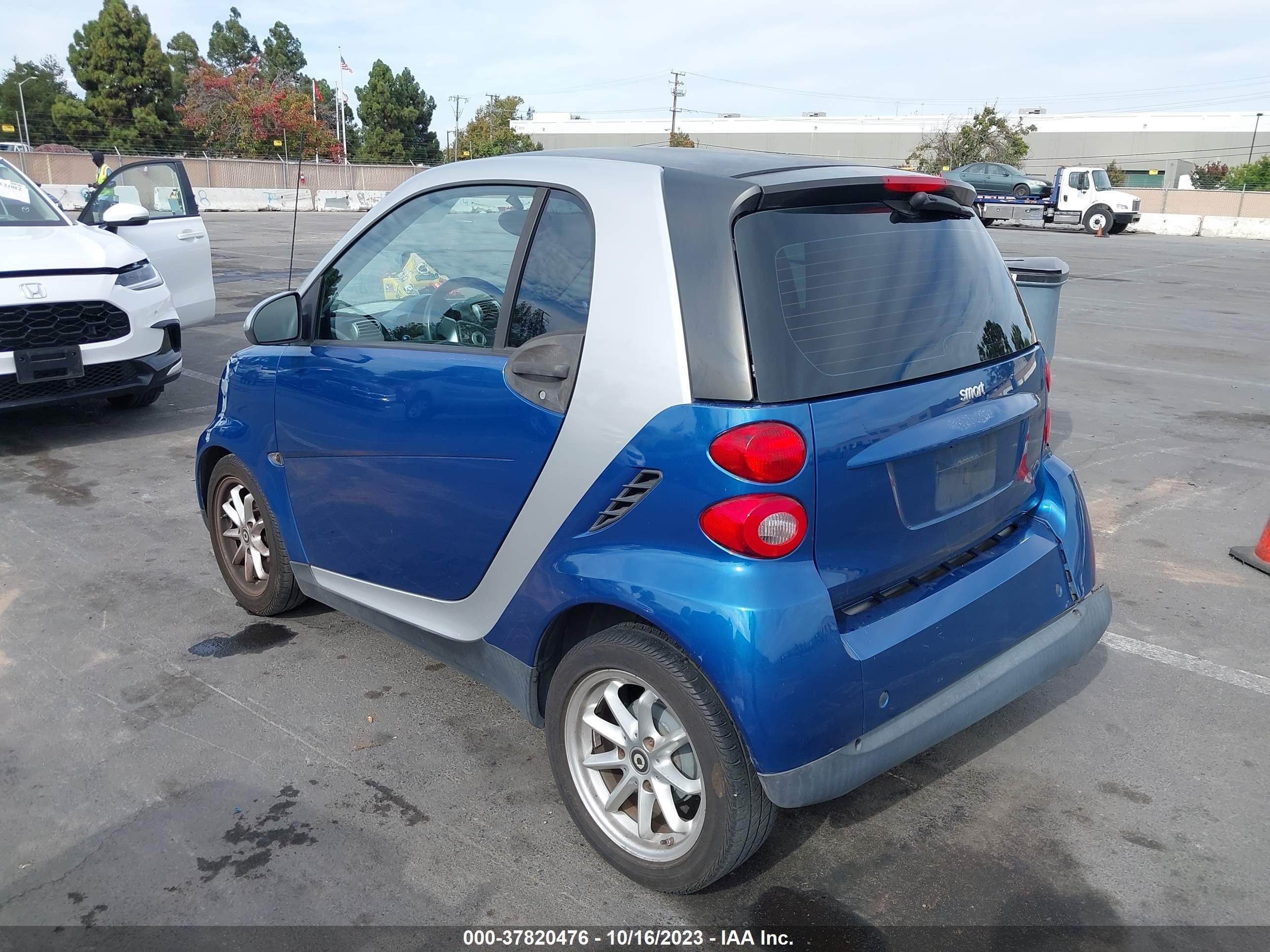 Photo 2 VIN: WMEEJ31X98K188051 - SMART FORTWO 